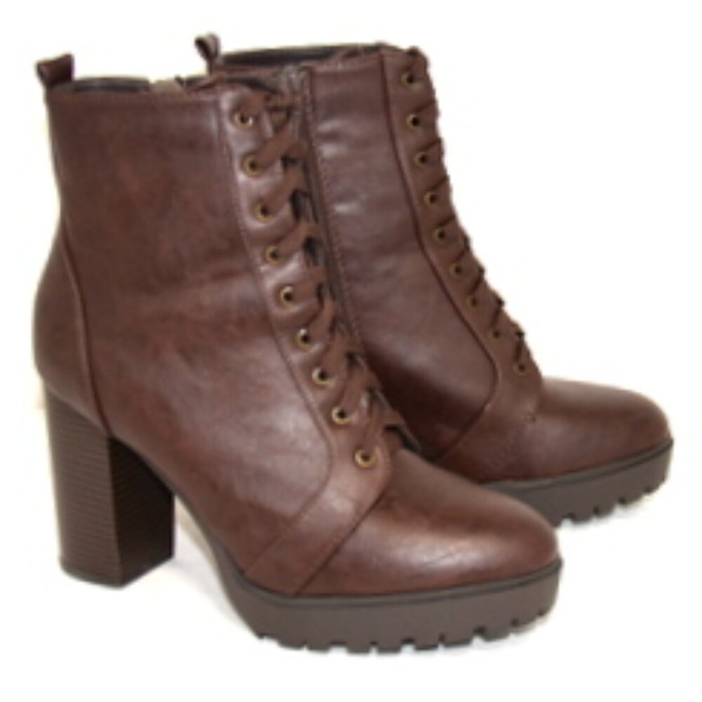 Soda Women’s Round Toe, Stacked Lug, Heel, Lace Up, Ankle Boots - Size 10